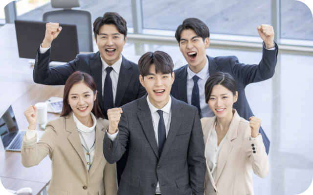 성공을 축하하는 비즈니스 팀