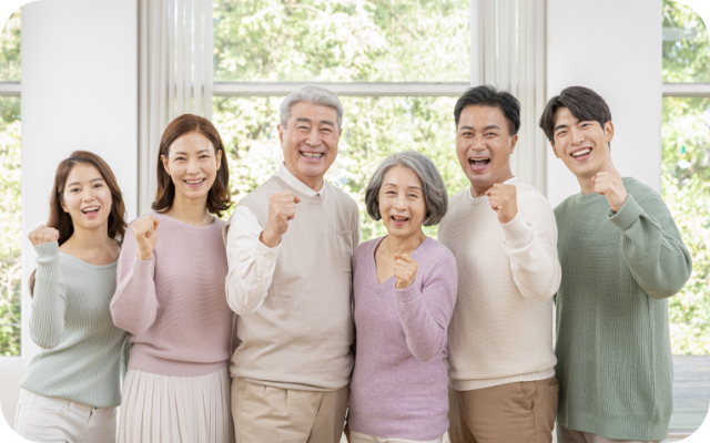 Familia multigeneracional celebrando